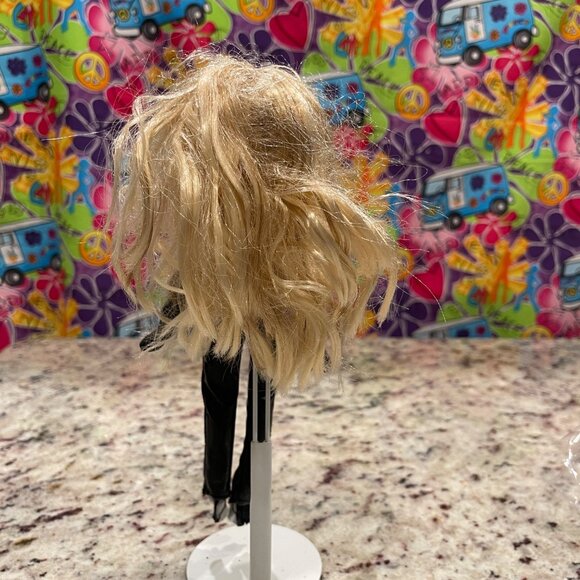 MGA Bratz Doll Dynamite Cloe Doll Black outfit & Pink Shirt (Lot 15) - Picture 6 of 7